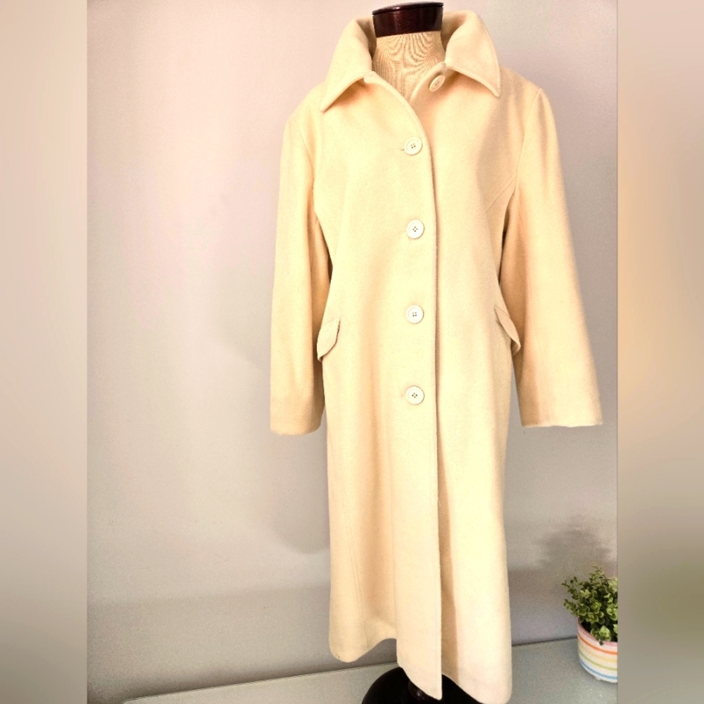 VINTAGE NICOLE Wool And Cashmere  Cream Full Length Women's Coat. Size 10